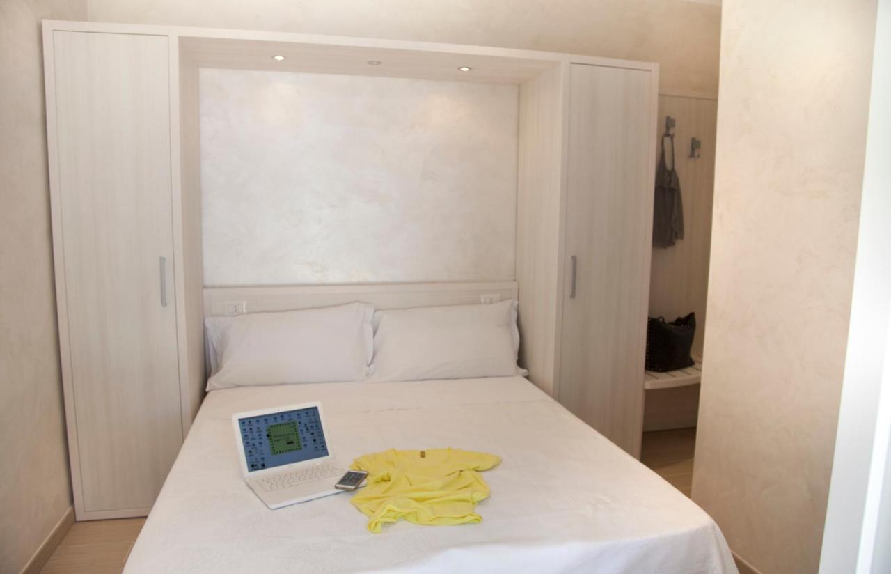 Marina Beach Aparthotel Римини Екстериор снимка