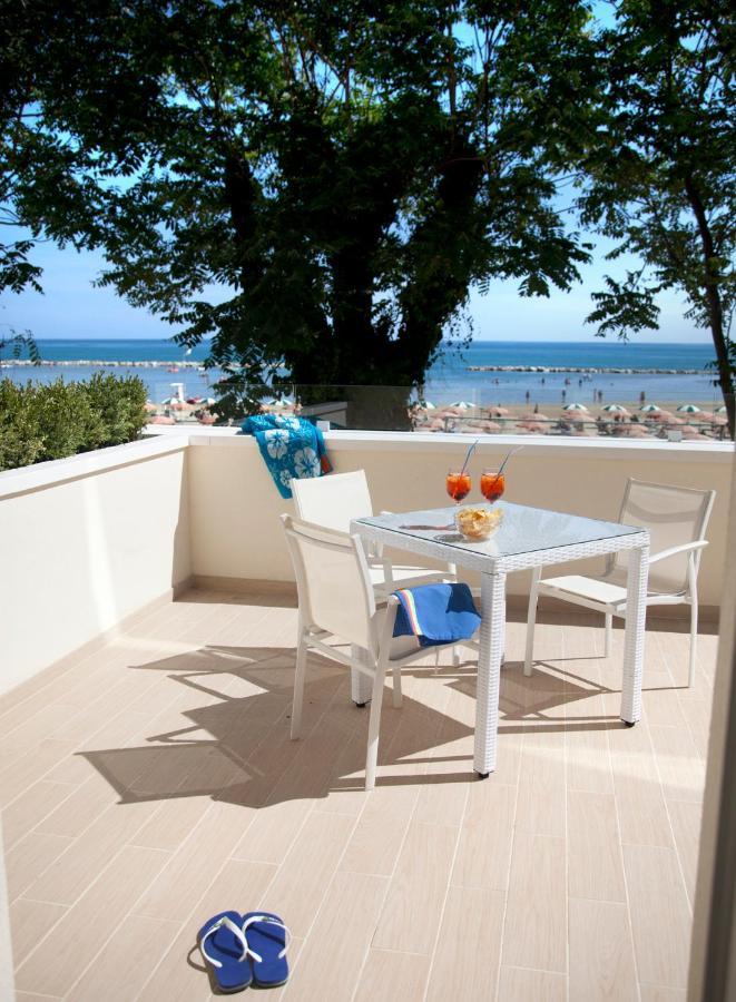 Marina Beach Aparthotel Римини Екстериор снимка