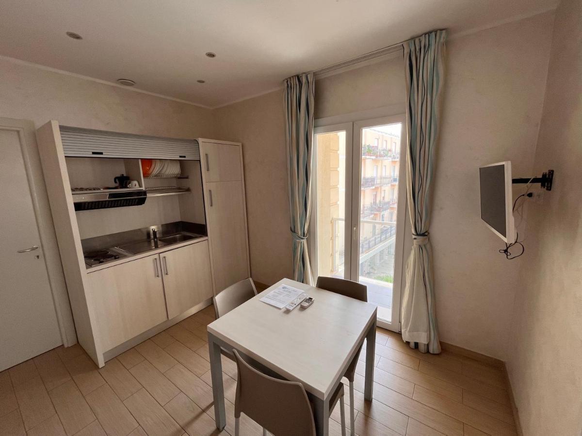 Marina Beach Aparthotel Римини Екстериор снимка