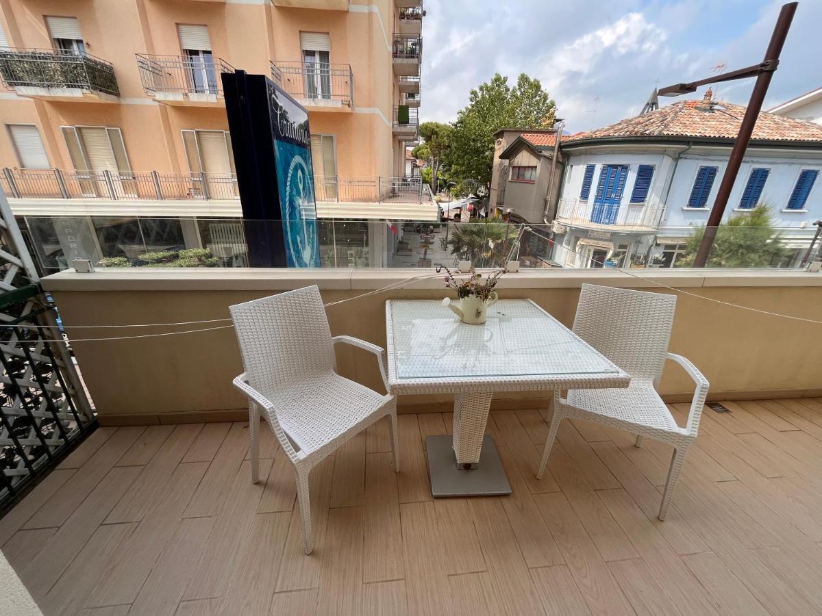Marina Beach Aparthotel Римини Екстериор снимка