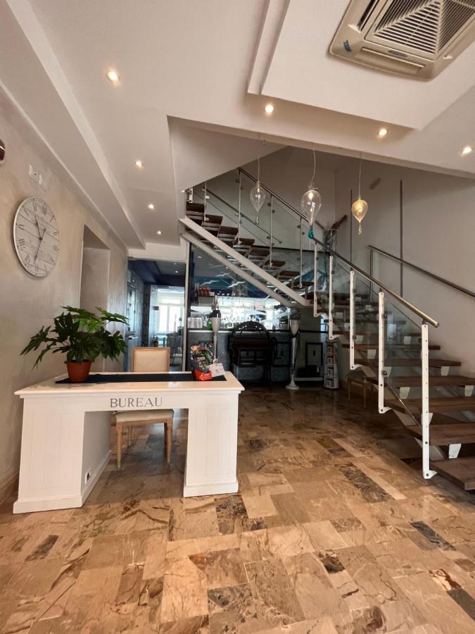 Marina Beach Aparthotel Римини Екстериор снимка