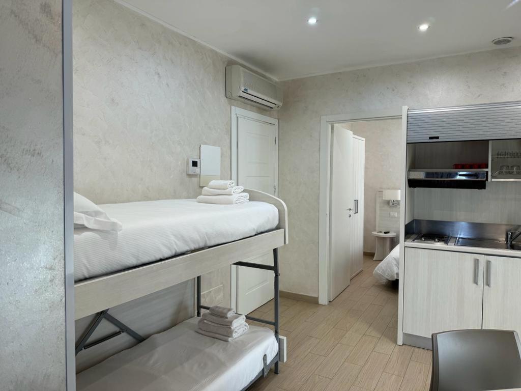 Marina Beach Aparthotel Римини Екстериор снимка