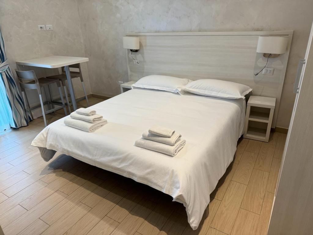 Marina Beach Aparthotel Римини Екстериор снимка