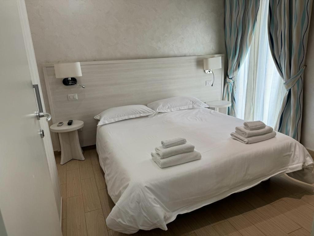 Marina Beach Aparthotel Римини Екстериор снимка