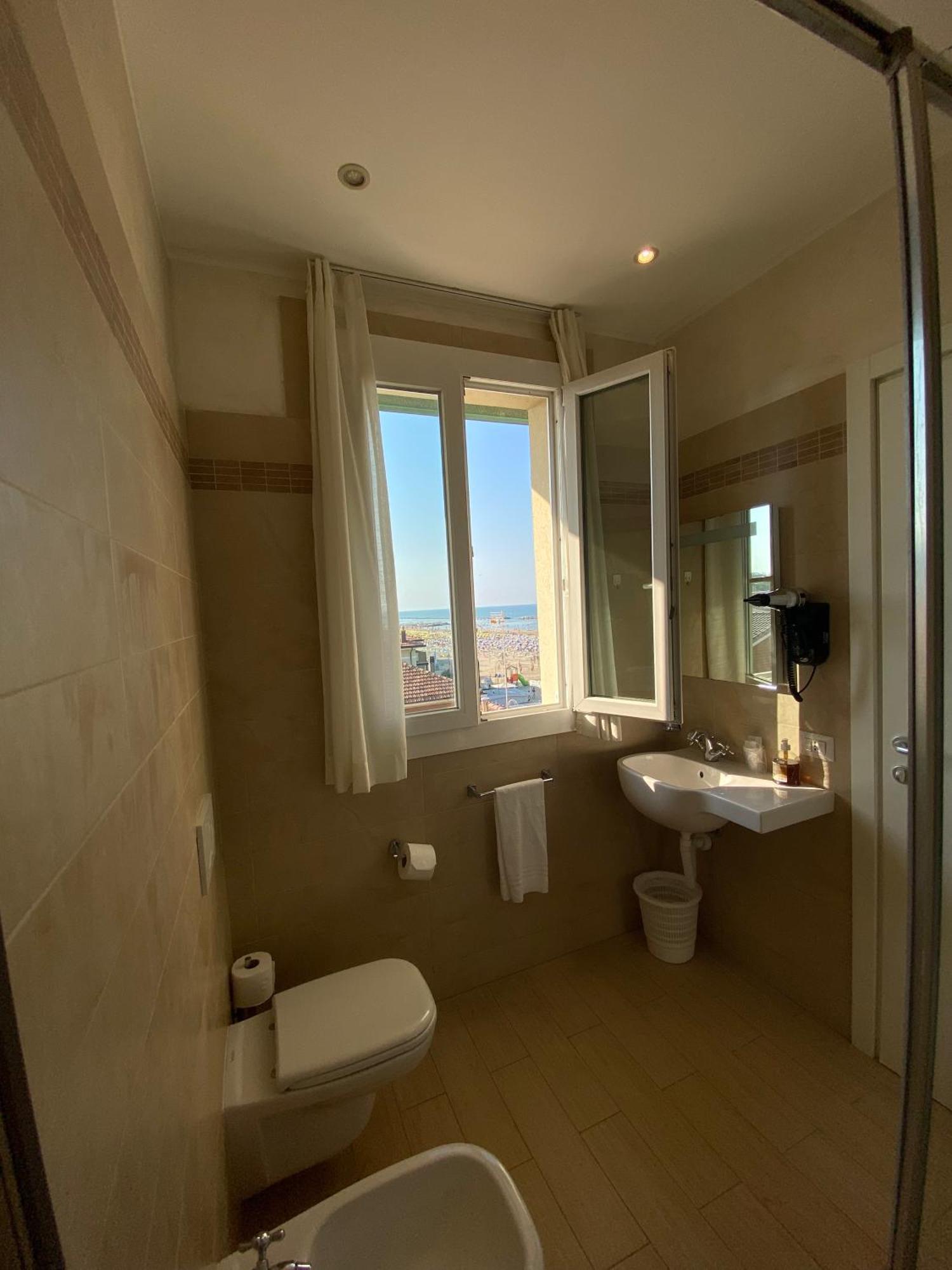 Marina Beach Aparthotel Римини Екстериор снимка