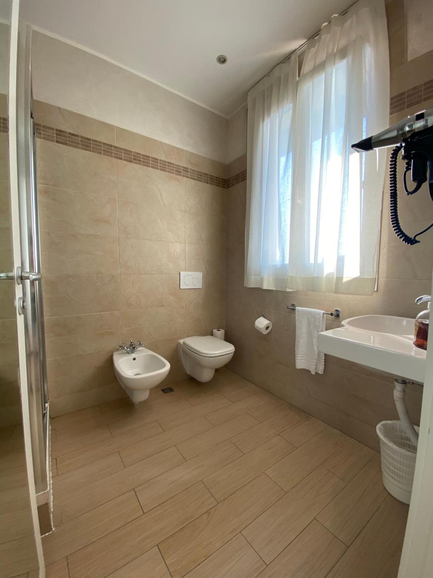 Marina Beach Aparthotel Римини Екстериор снимка