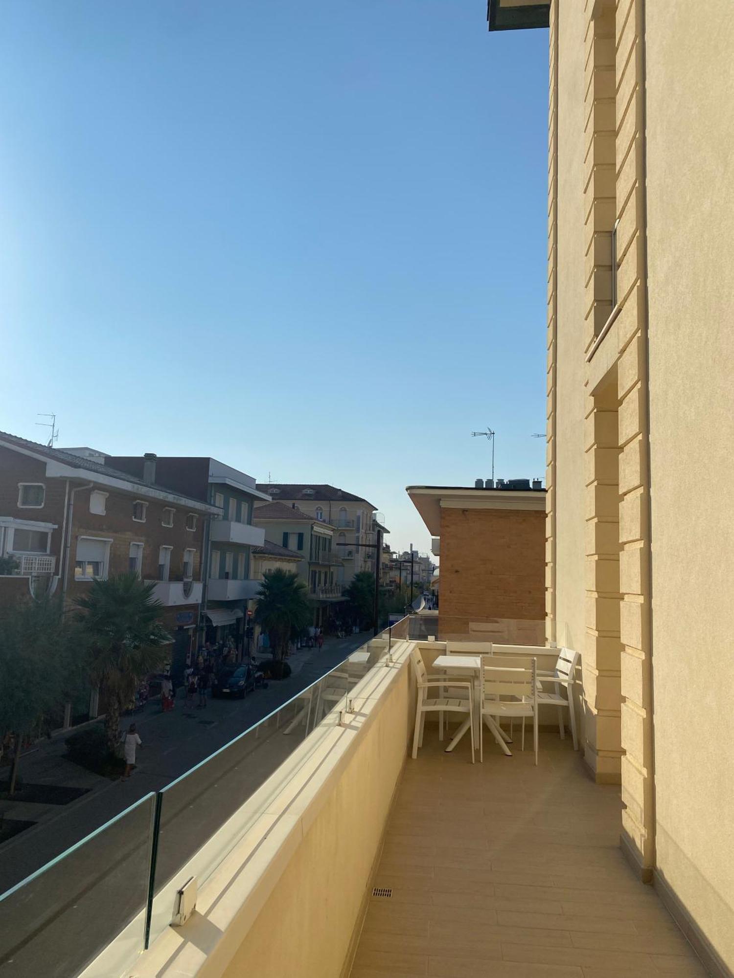 Marina Beach Aparthotel Римини Екстериор снимка