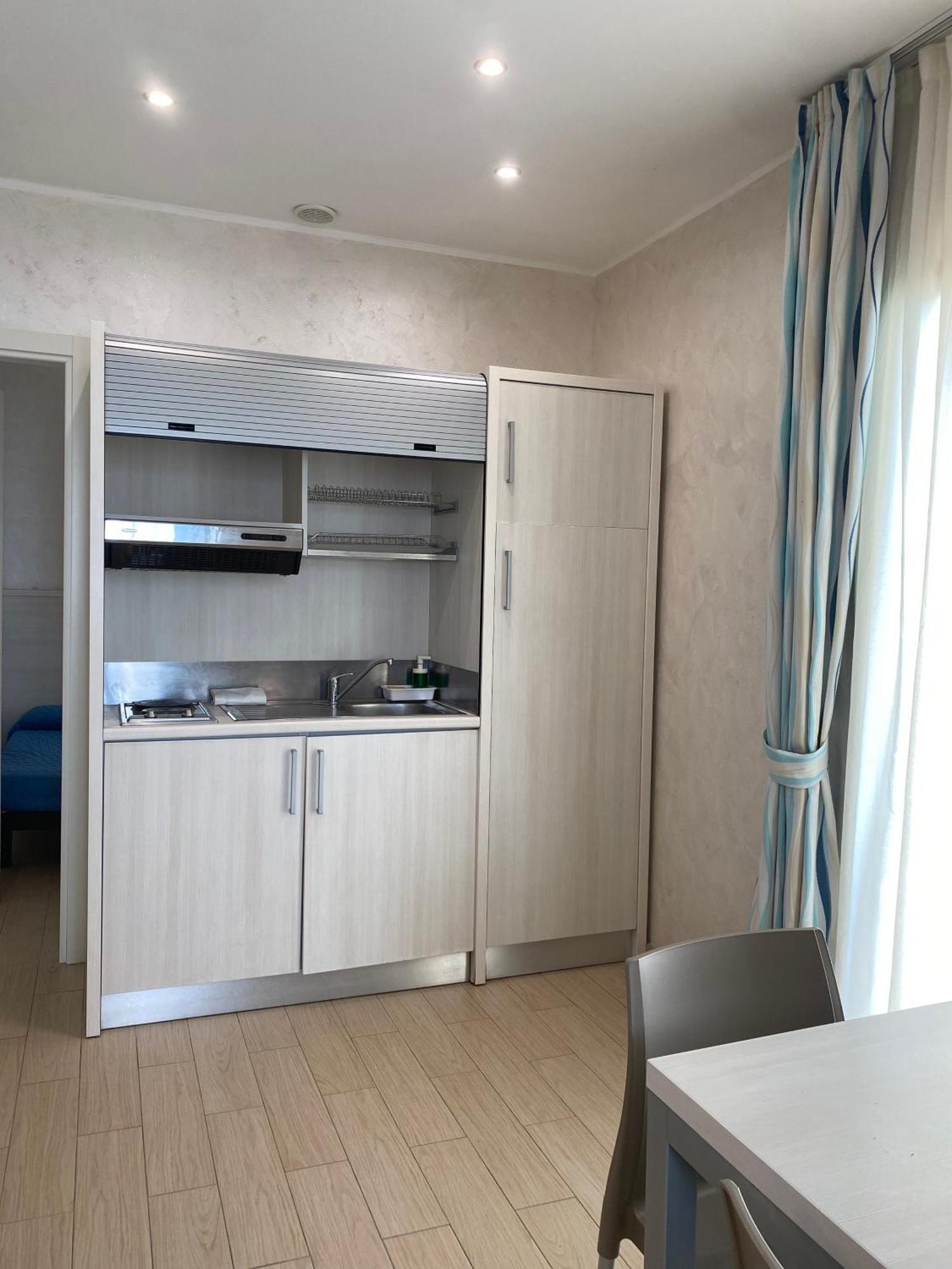 Marina Beach Aparthotel Римини Екстериор снимка