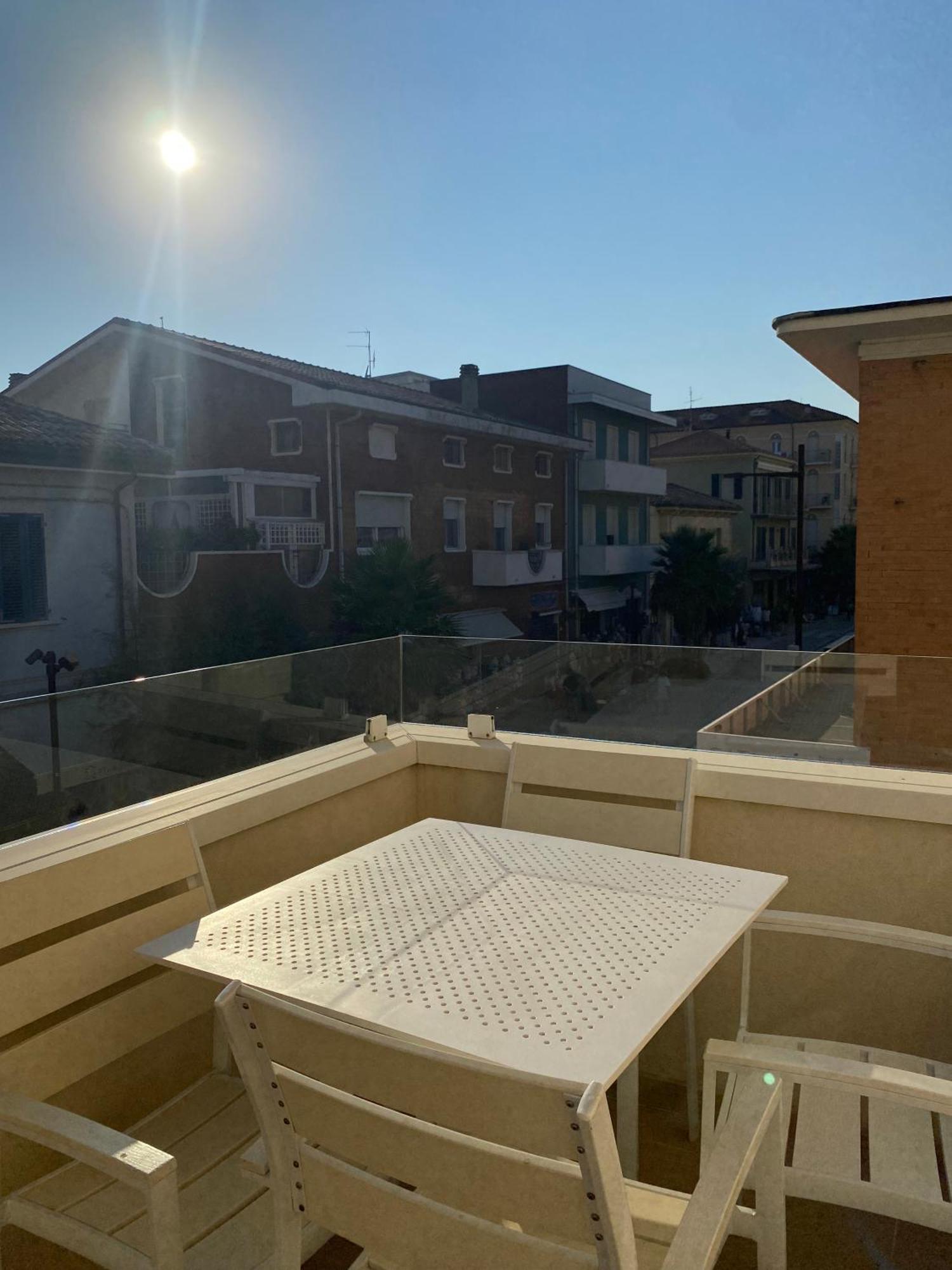 Marina Beach Aparthotel Римини Екстериор снимка
