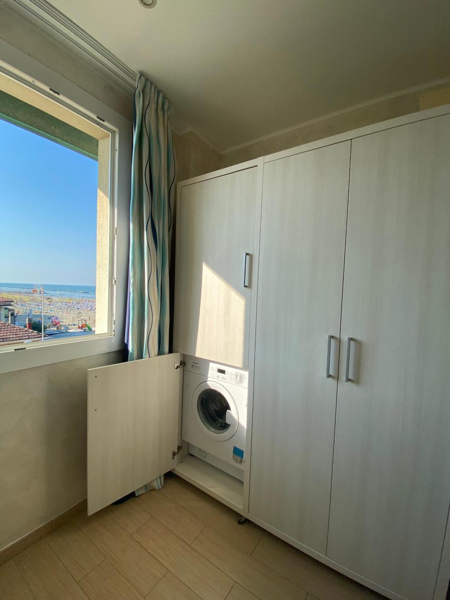 Marina Beach Aparthotel Римини Екстериор снимка
