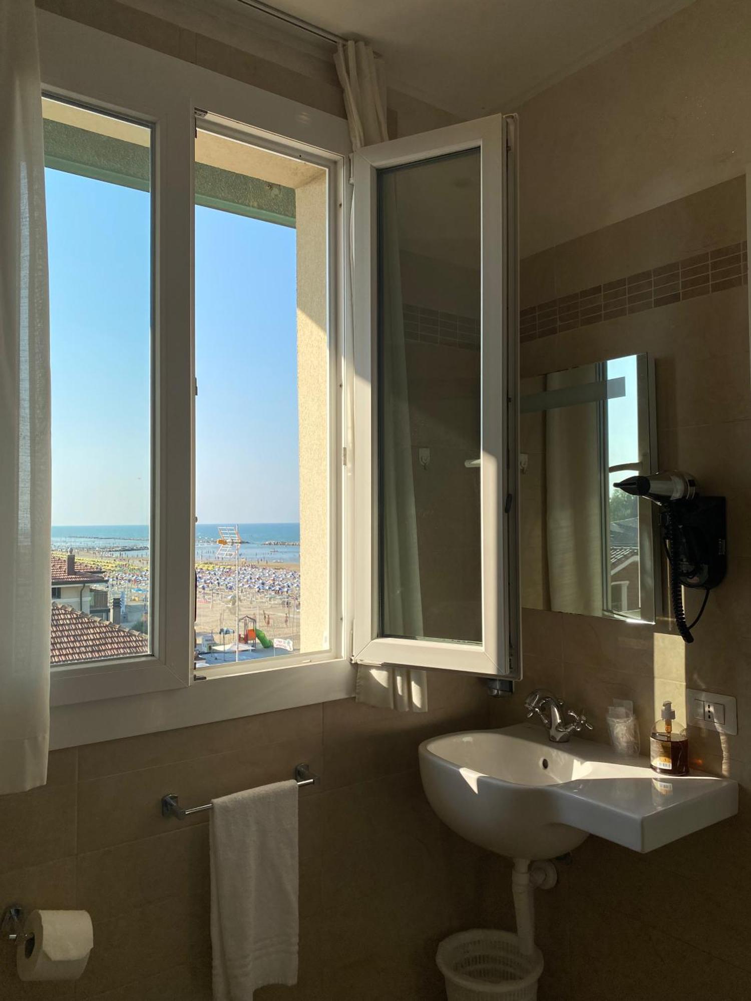 Marina Beach Aparthotel Римини Екстериор снимка