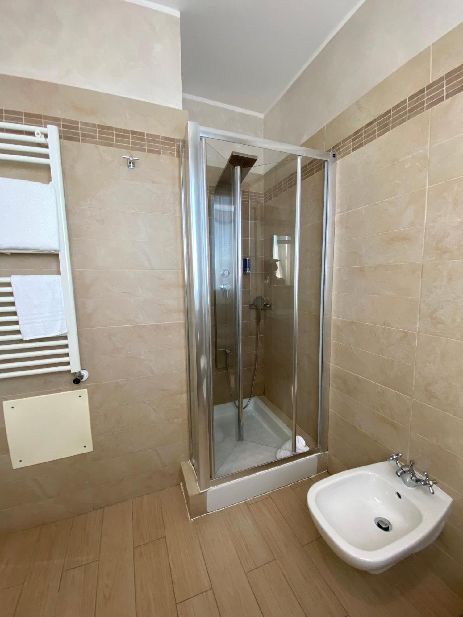Marina Beach Aparthotel Римини Екстериор снимка