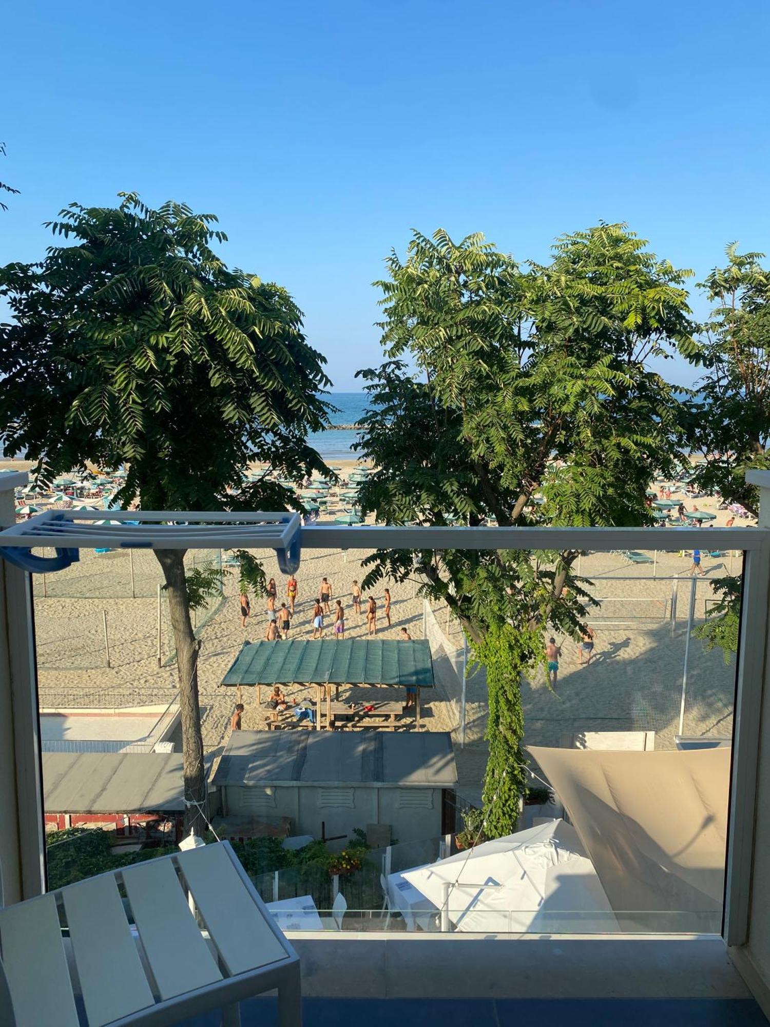 Marina Beach Aparthotel Римини Екстериор снимка